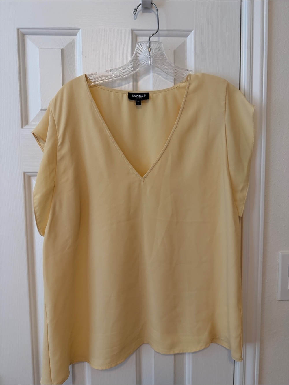 Express Pale Yellow V-Neck Short Sleeve Blouse